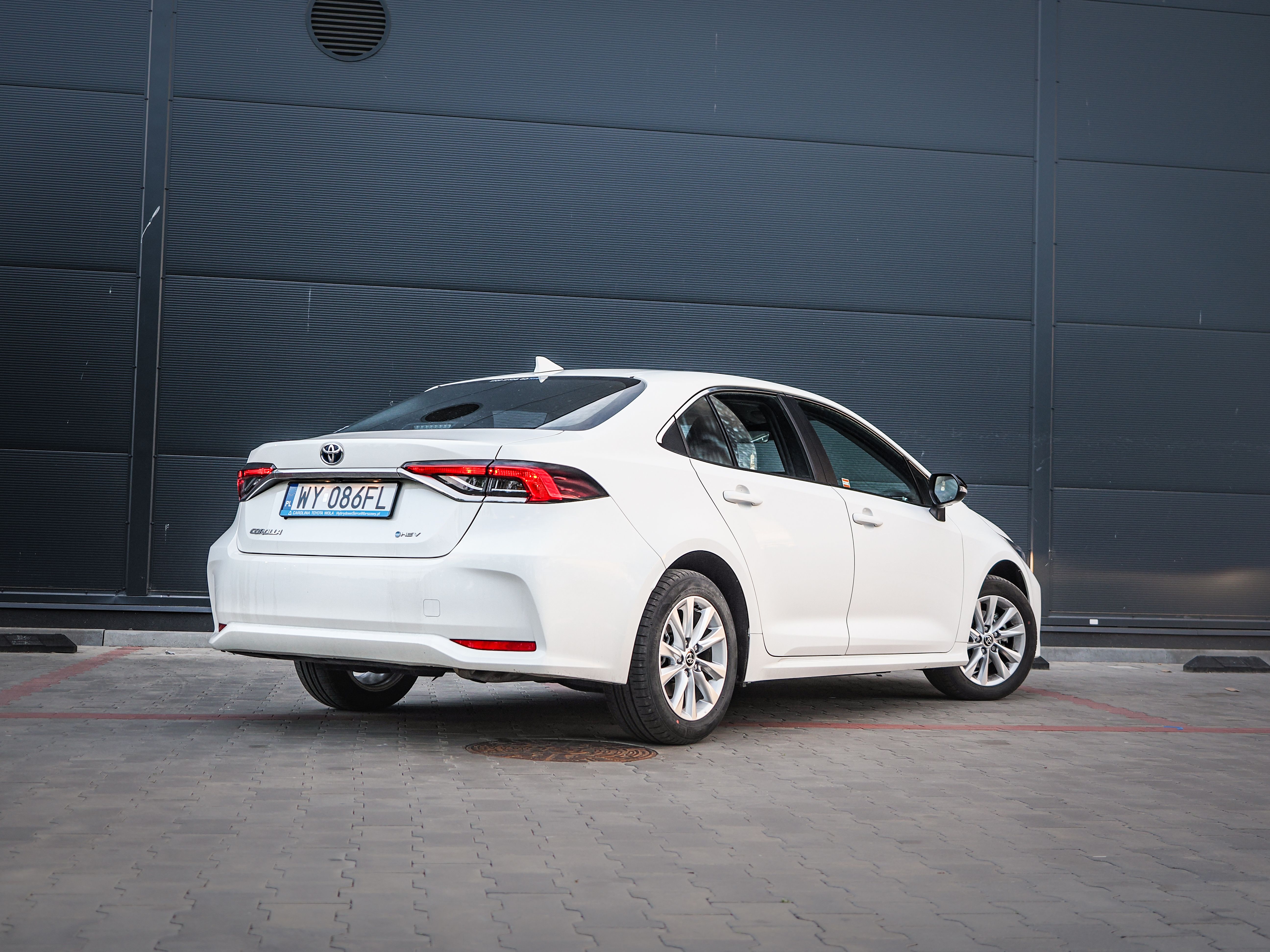 Toyota Corolla — zdjęcie 11